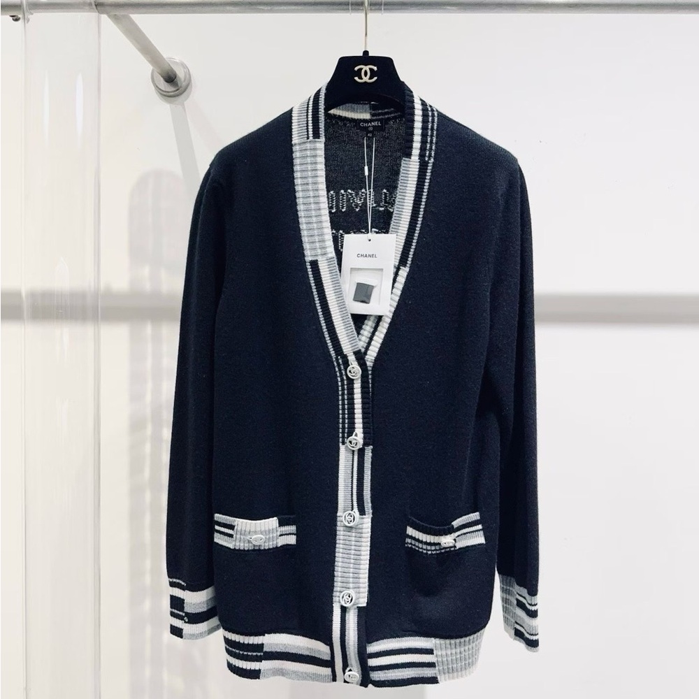 ❌sold❌🚩steal authentic CHANEL Black and Gray Women's Cardigan